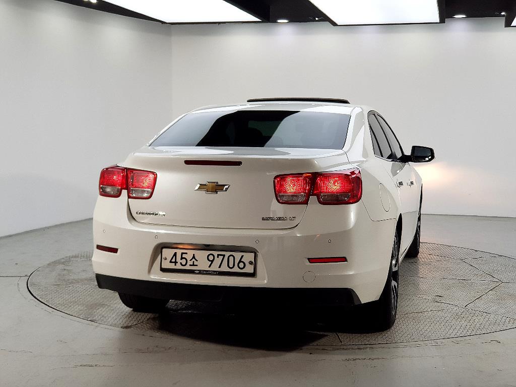 Chevrolet Malibu - Vista 3