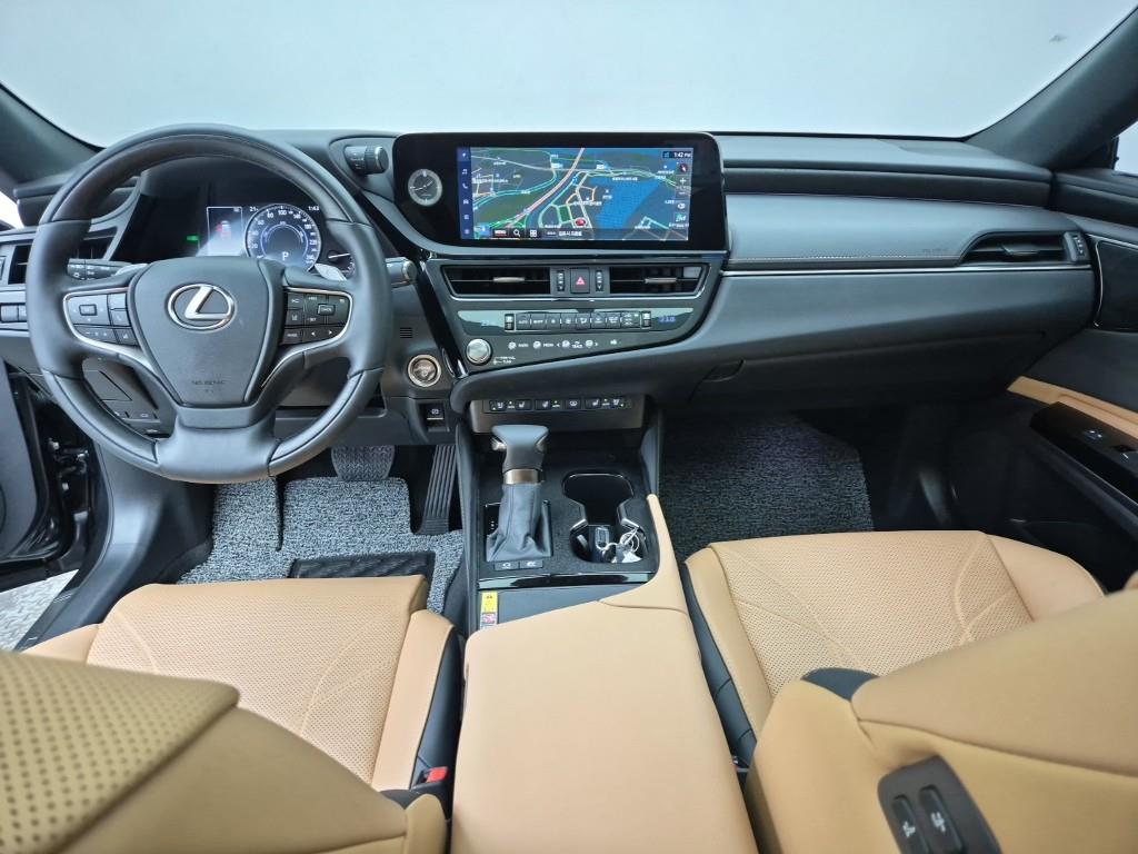 Lexus ES - Vista 5