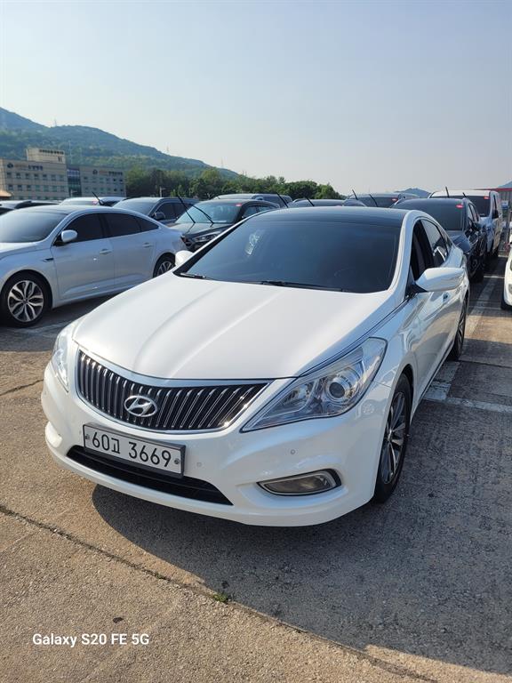 HYUNDAI Grandeur - Vista 2