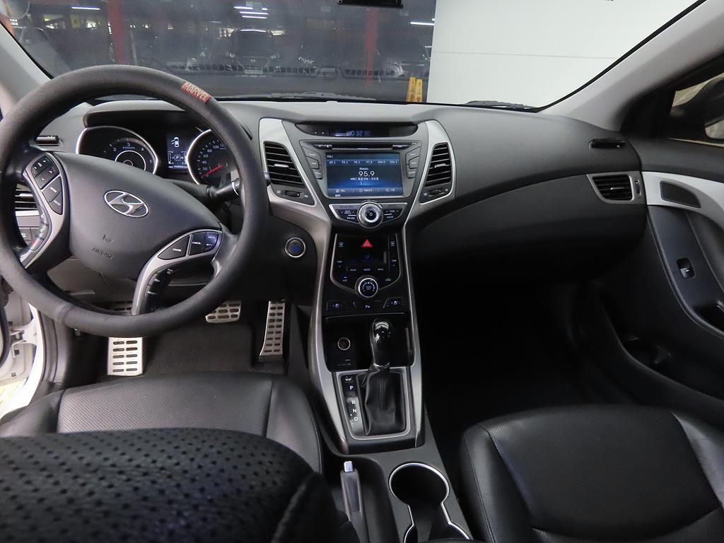 HYUNDAI Avante - Vista 7