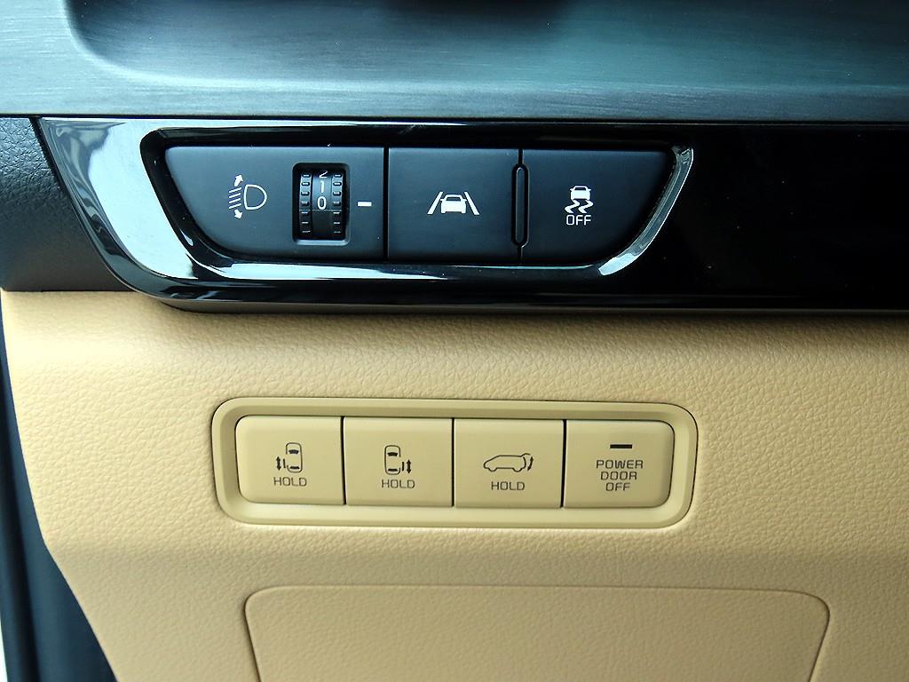 KIA Carnival - Vista 11