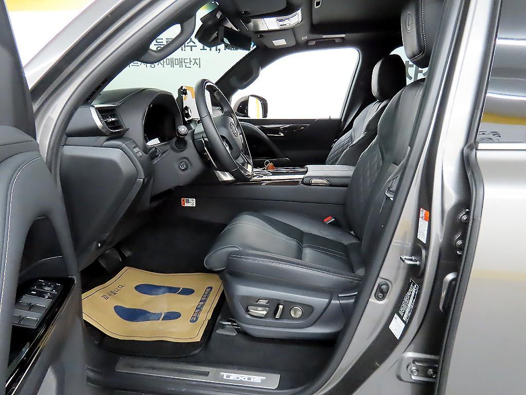 Lexus LX - Vista 5