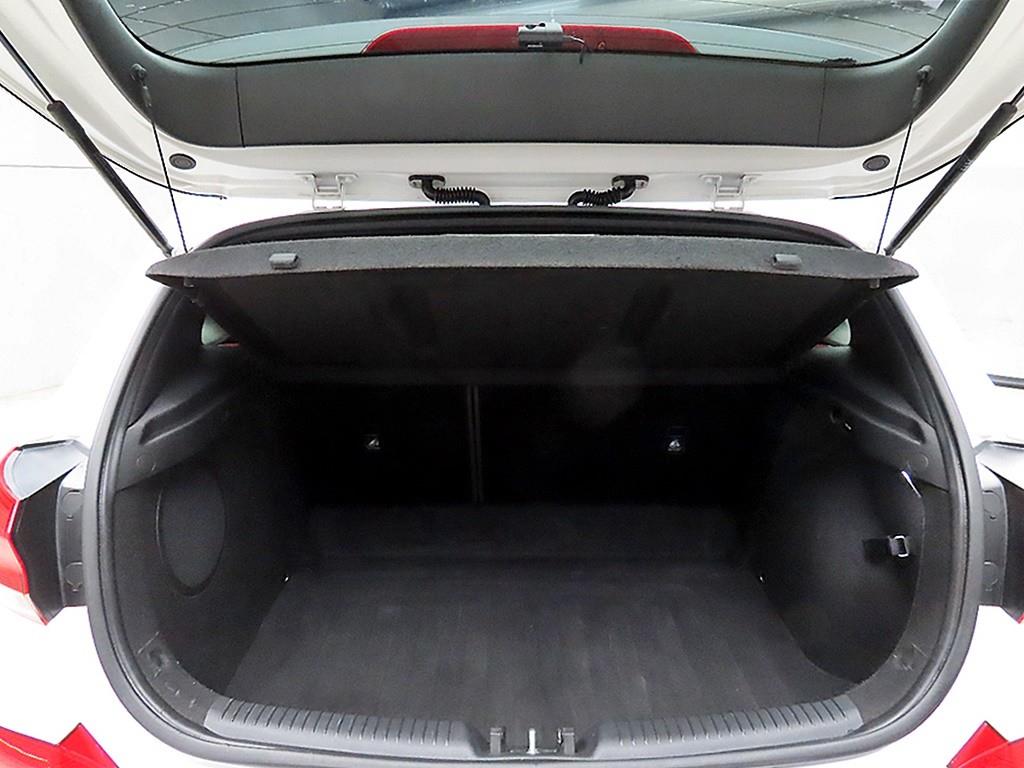 HYUNDAI i30 2017 Blanco - Importación desde Corea - HF Imports Iquique - Foto 17