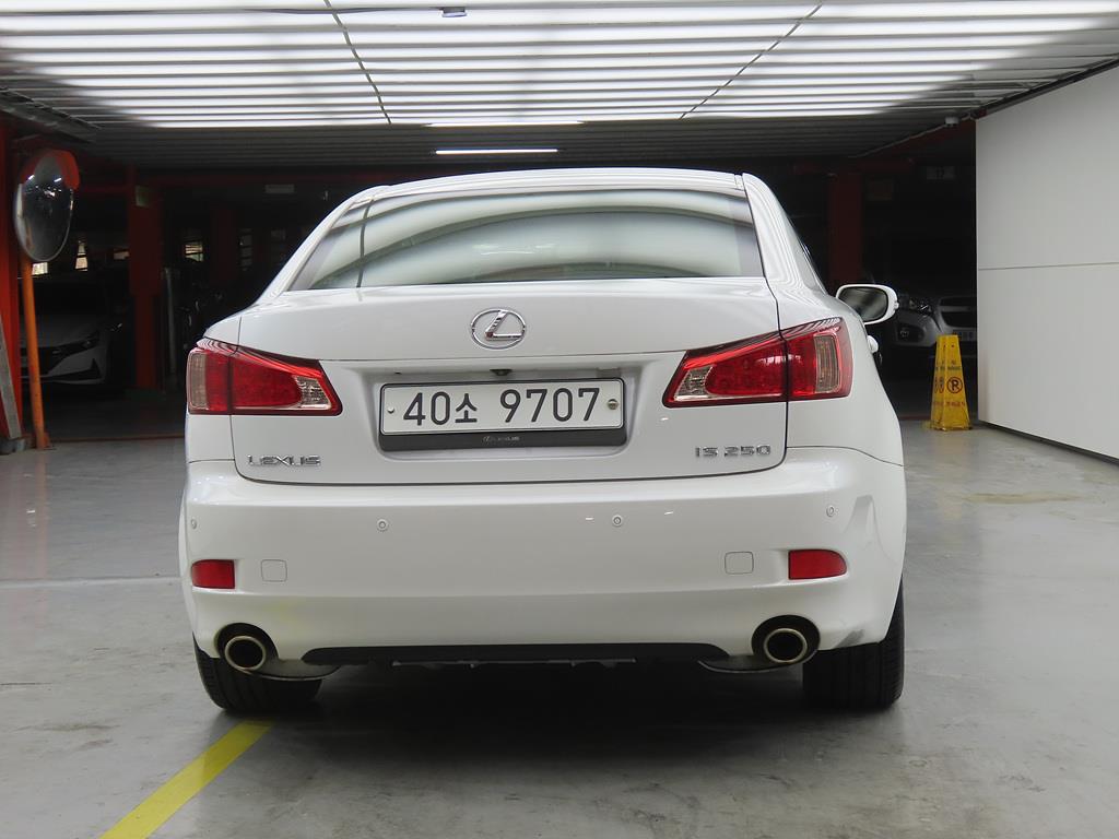 Lexus IS - Vista 3