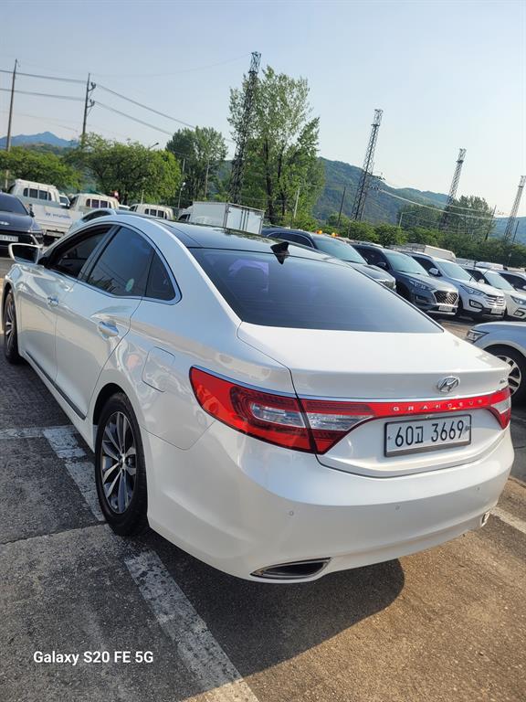 HYUNDAI Grandeur - Vista 4