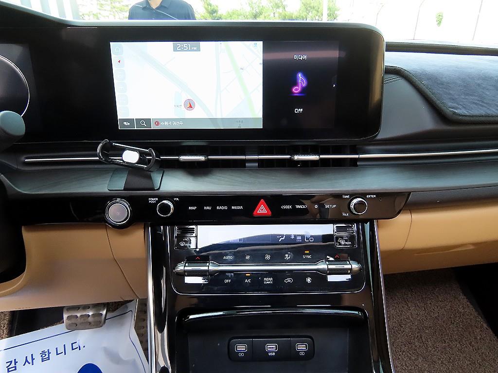KIA Carnival - Vista 12