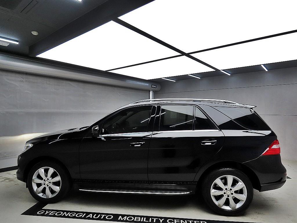 Mercedes Benz M Class - Vista 4