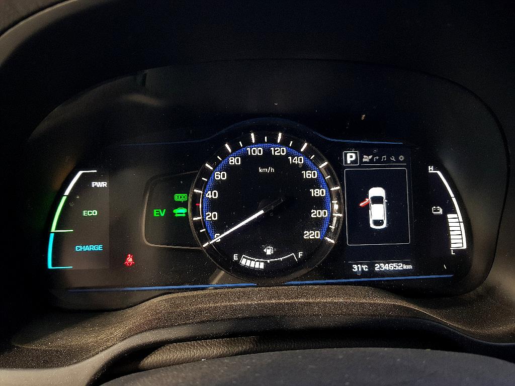HYUNDAI Ioniq - Vista 6