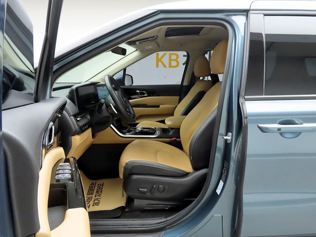 KIA Carnival - Vista 11