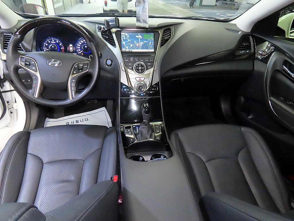 HYUNDAI Grandeur - Vista 10