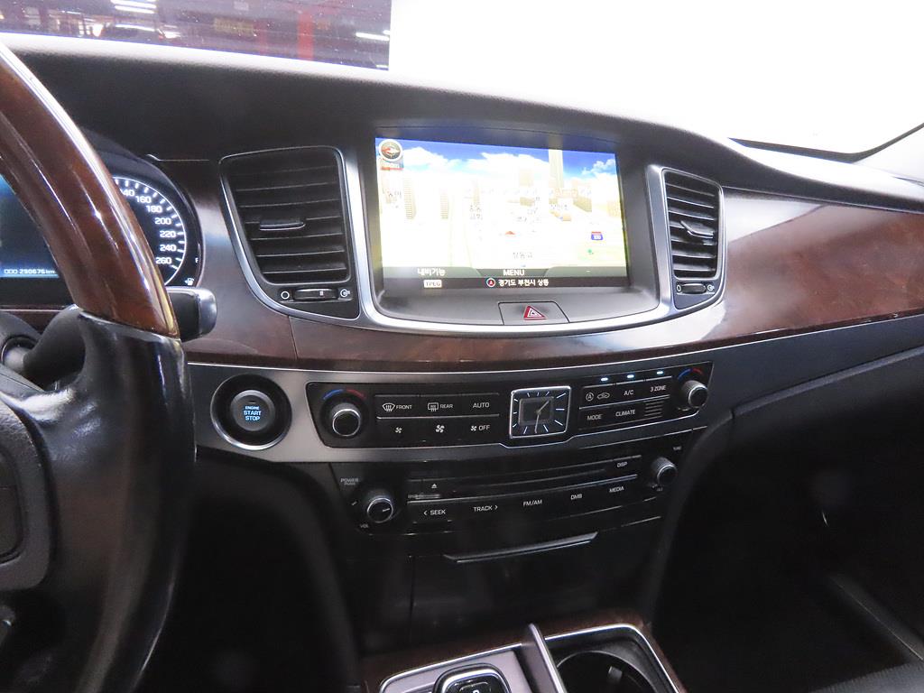 HYUNDAI Equus - Vista 10