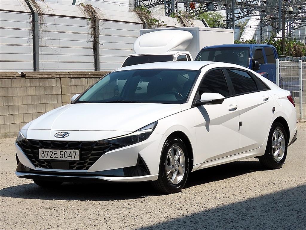 HYUNDAI Avante - Vista 2