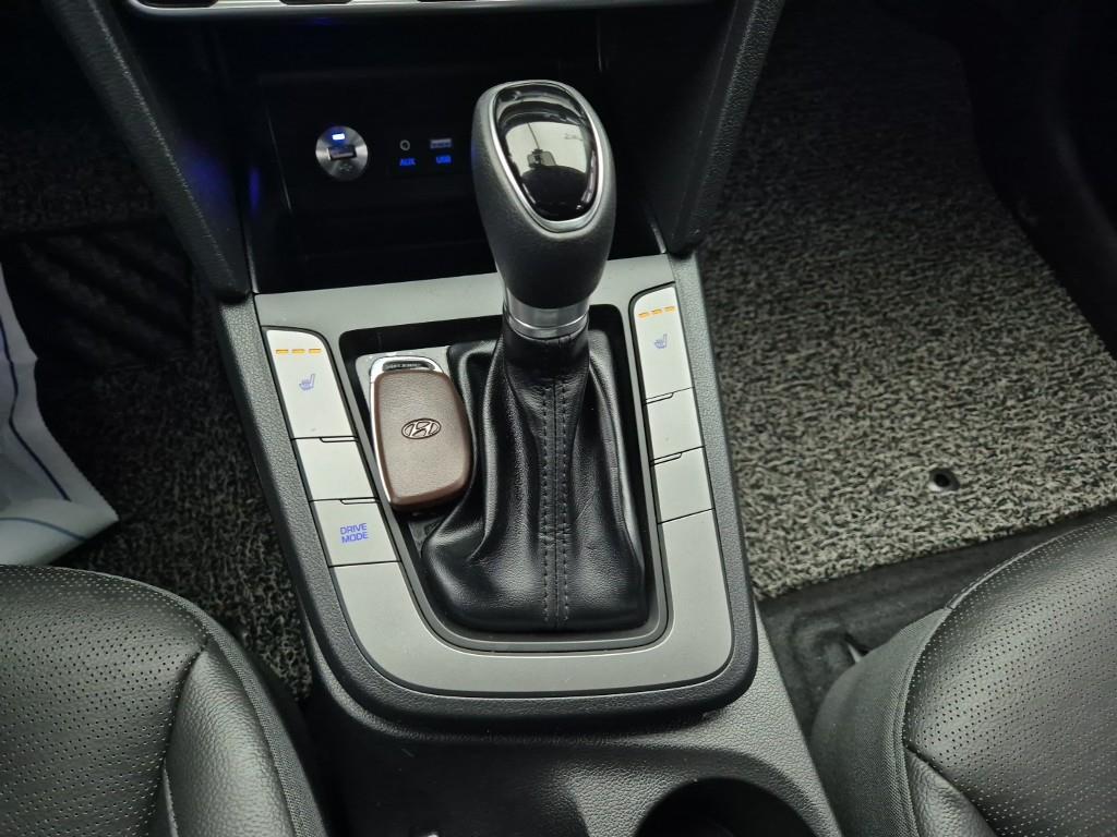 HYUNDAI Avante - Vista 8