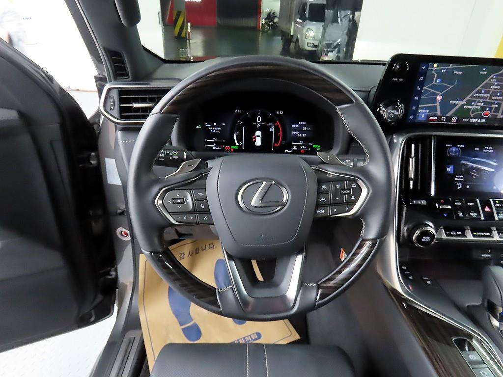 Lexus LX - Vista 9