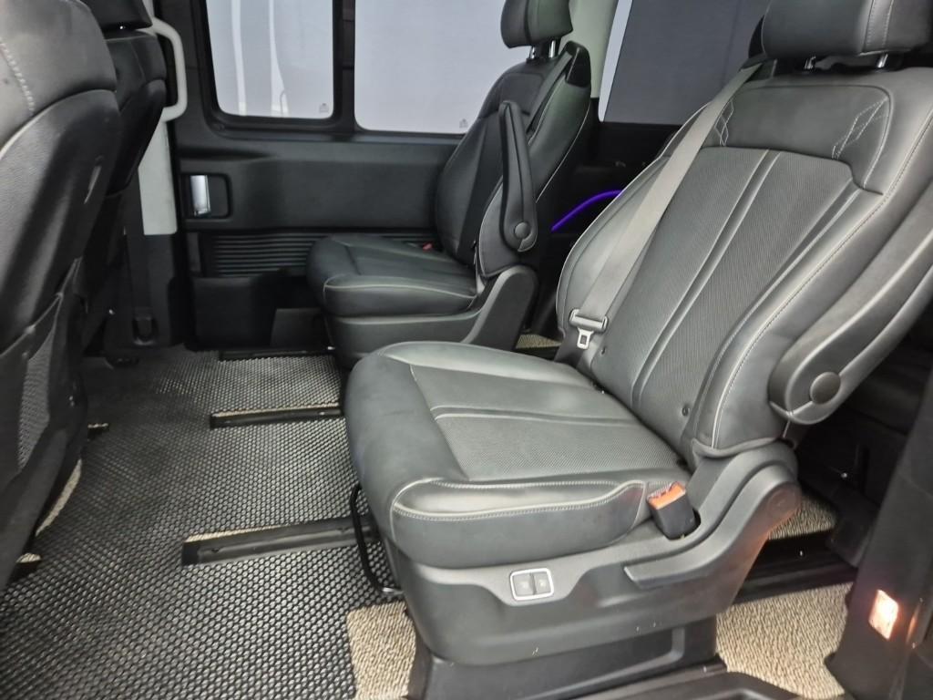 HYUNDAI Staria - Vista 12