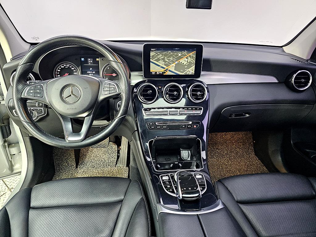 Mercedes Benz GLC Class - Vista 5