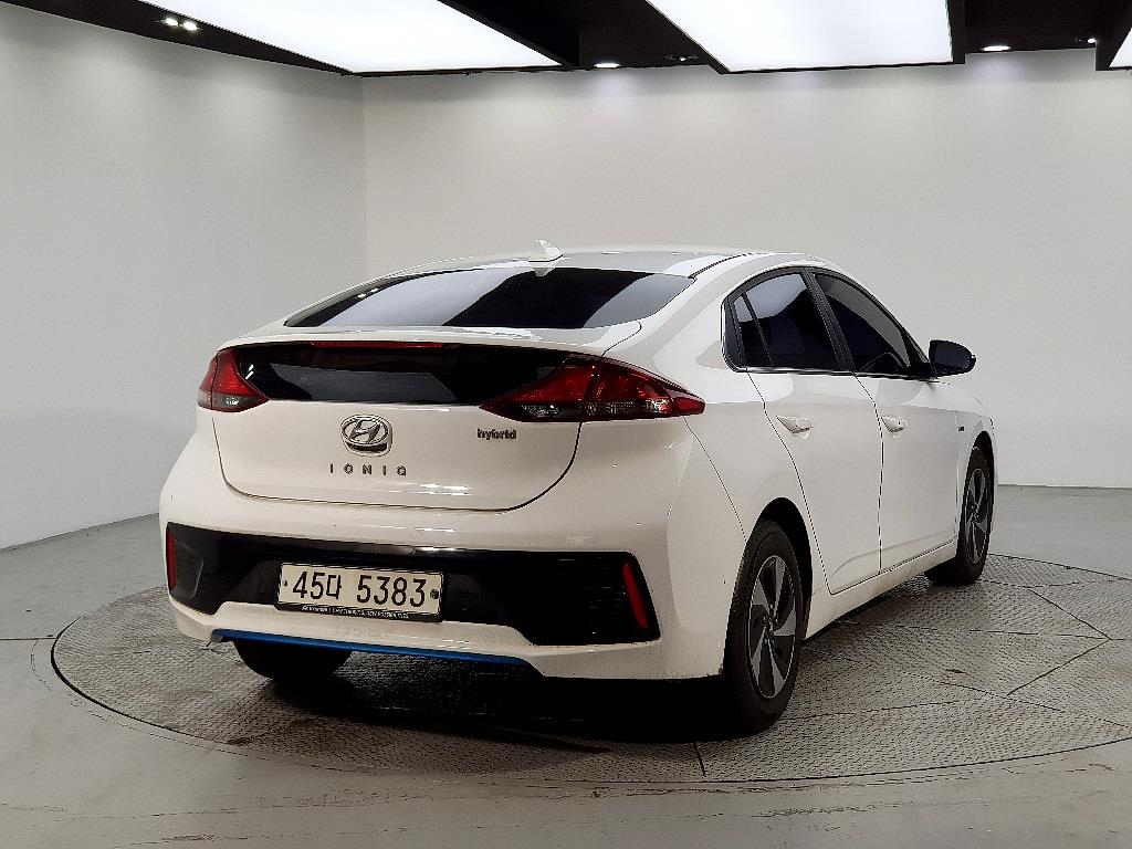 HYUNDAI Ioniq - Vista 4