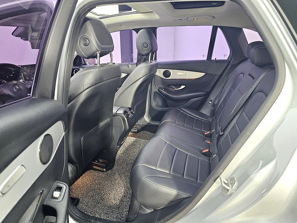 Mercedes Benz GLC Class - Vista 9