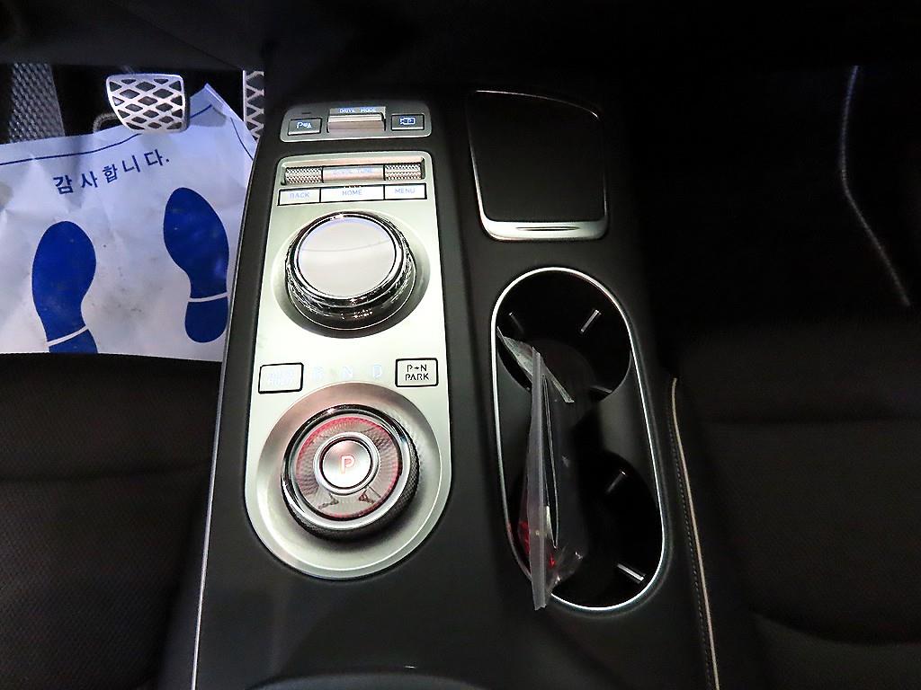 Genesis GV70 - Vista 12