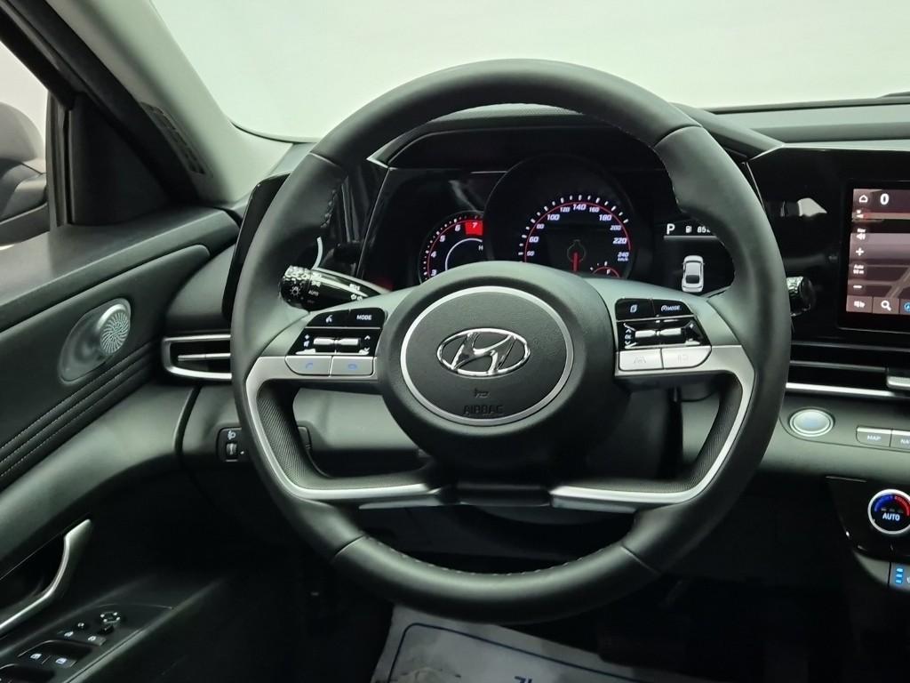 HYUNDAI Avante - Vista 9