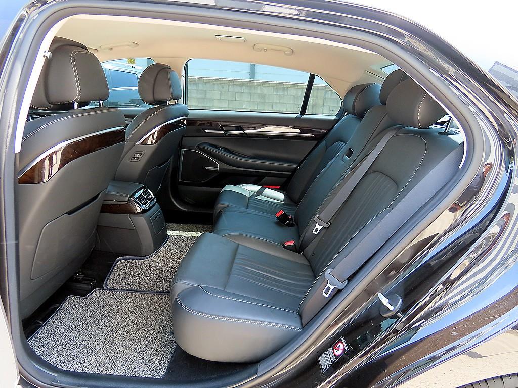 Genesis G90 - Vista 6