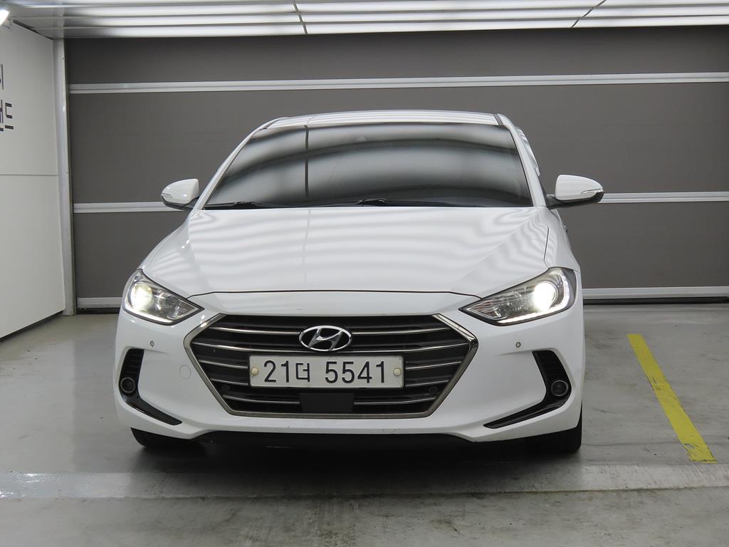 HYUNDAI Avante - Vista 2