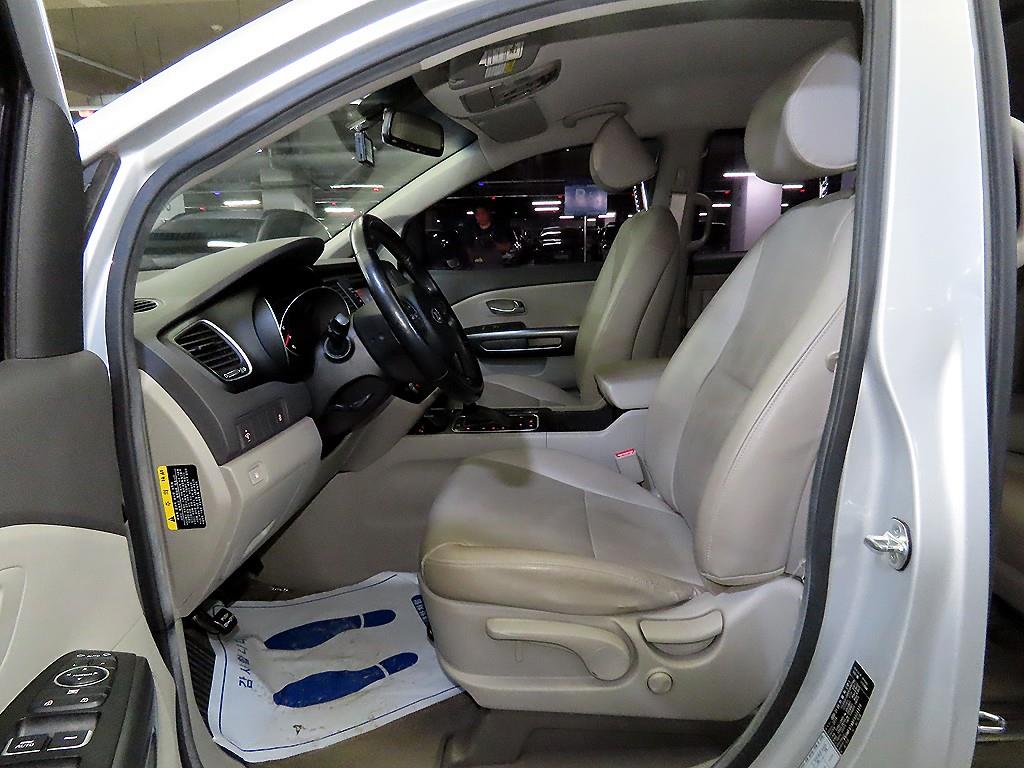 KIA Carnival - Vista 6