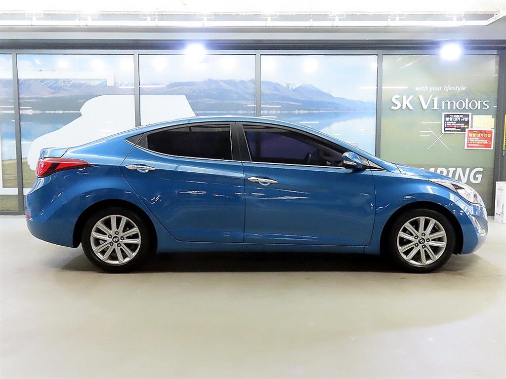 HYUNDAI Avante - Vista 3