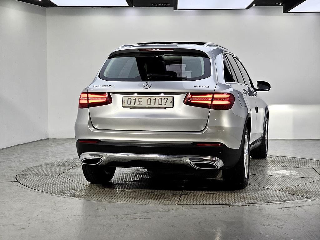 Mercedes Benz GLC Class - Vista 3