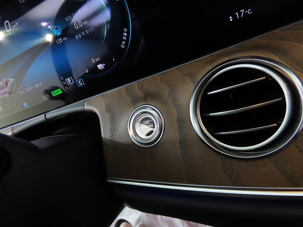 Mercedes Benz E class - Vista 12