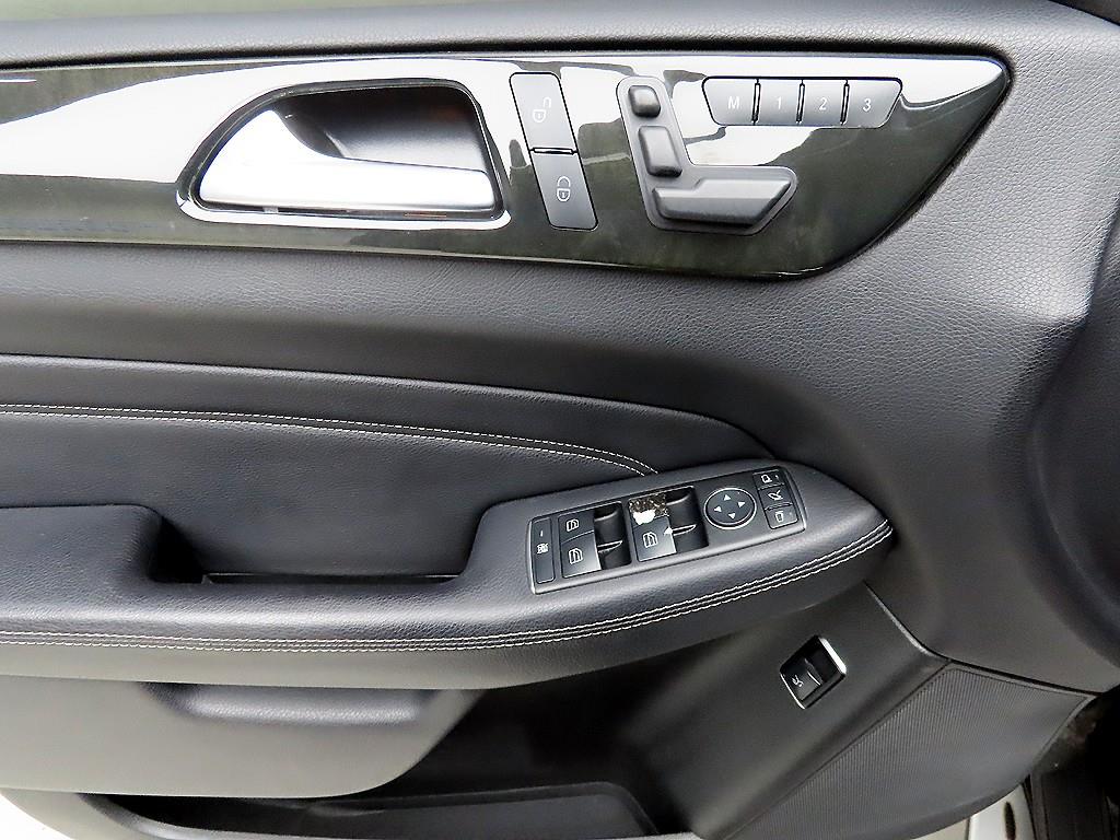 Mercedes Benz M Class - Vista 11