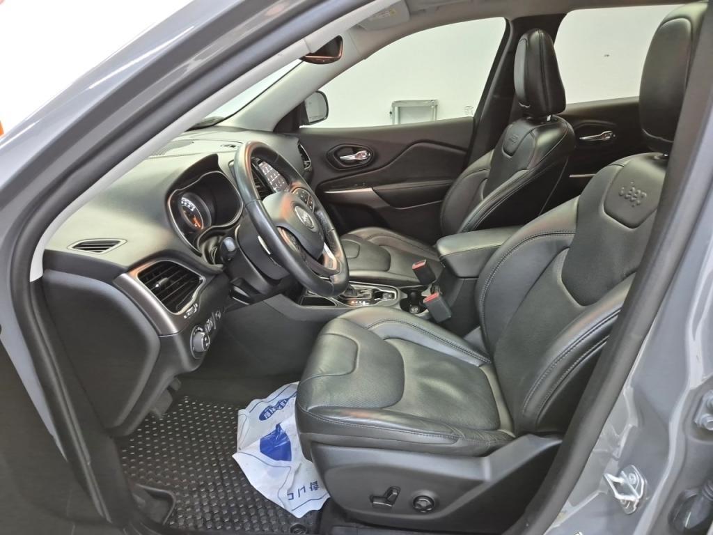 Jeep Cherokee - Vista 11