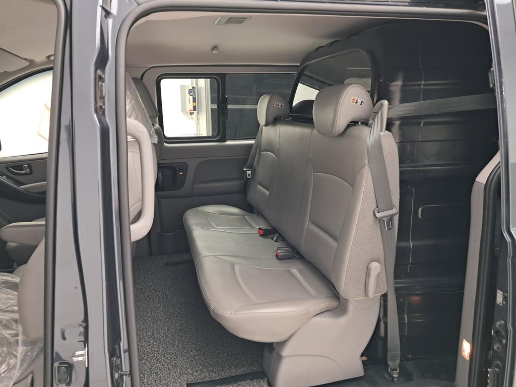 HYUNDAI Starex - Vista 12
