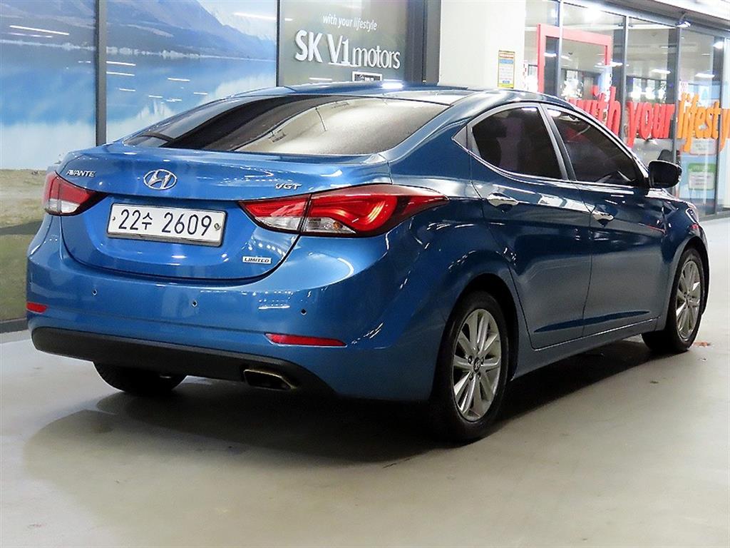 HYUNDAI Avante - Vista 4