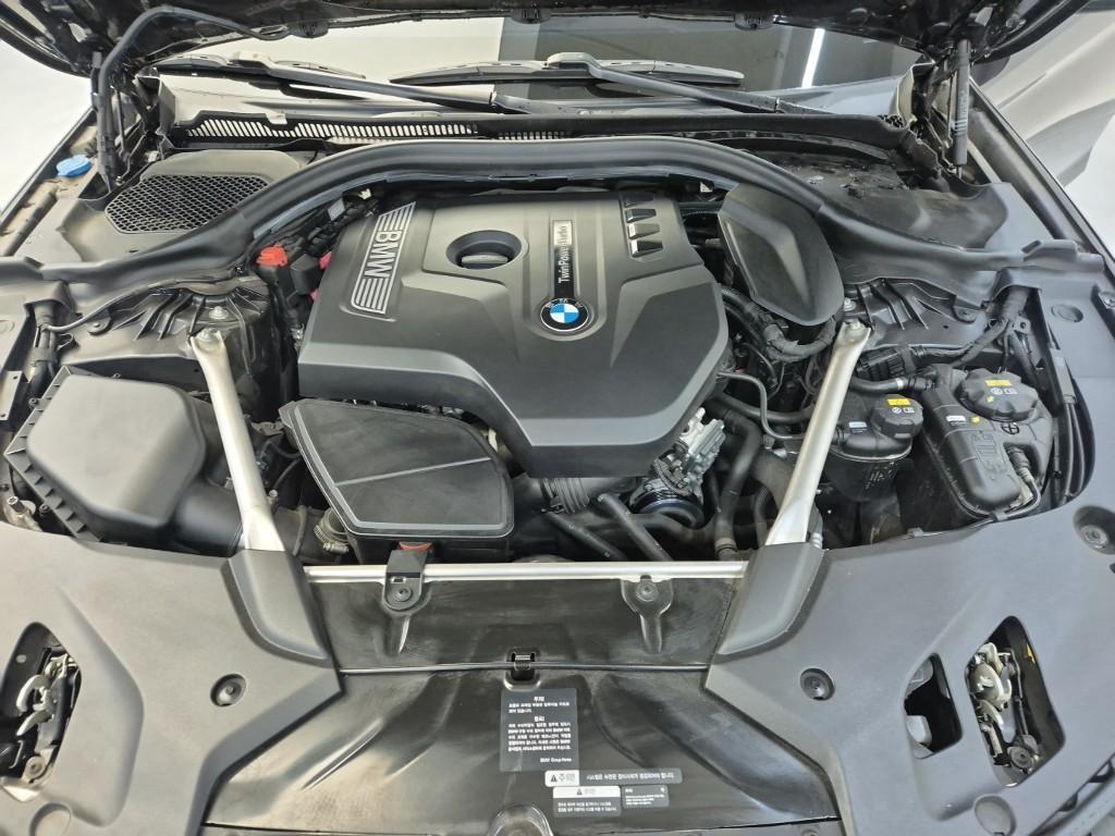 BMW 5 Series - Vista 5