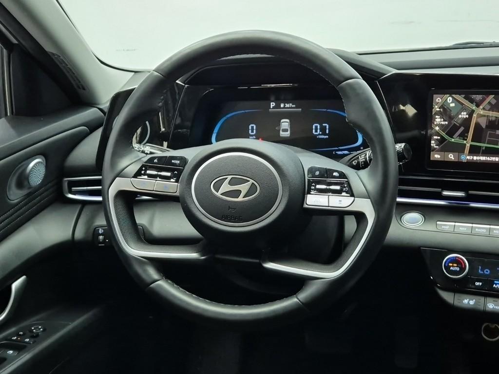 HYUNDAI Avante - Vista 9