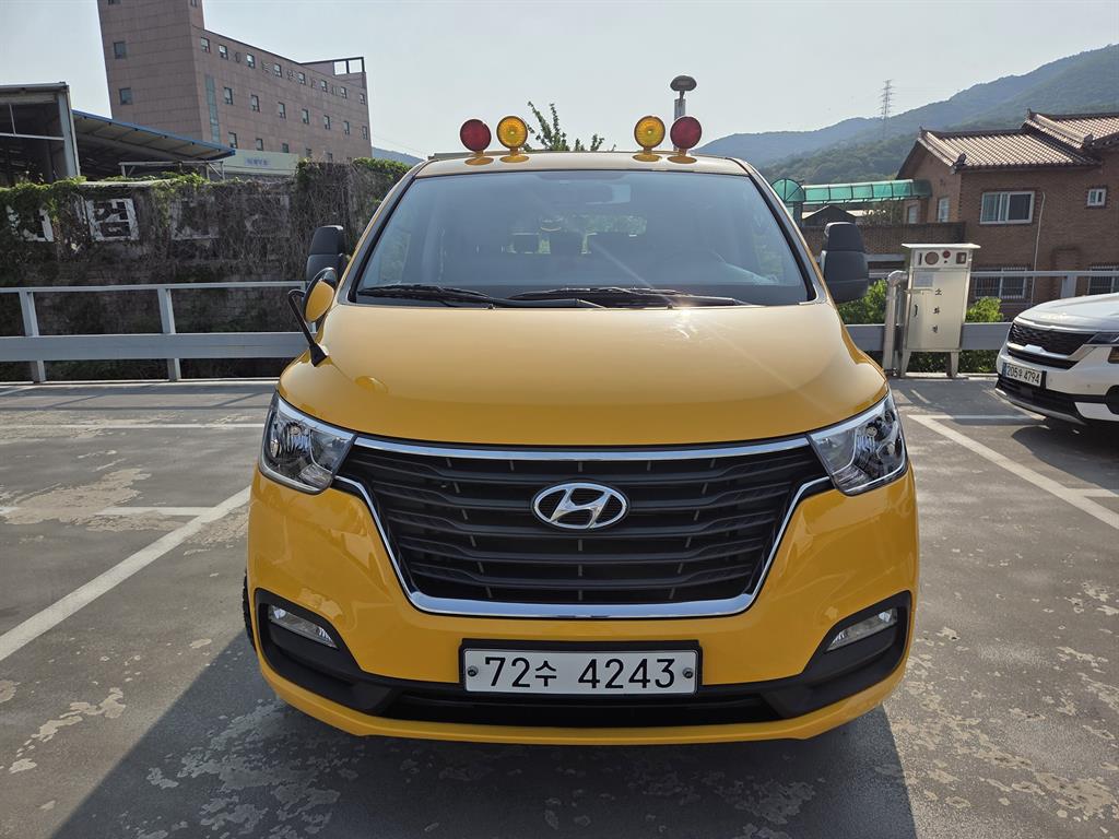 HYUNDAI Starex - Vista 2