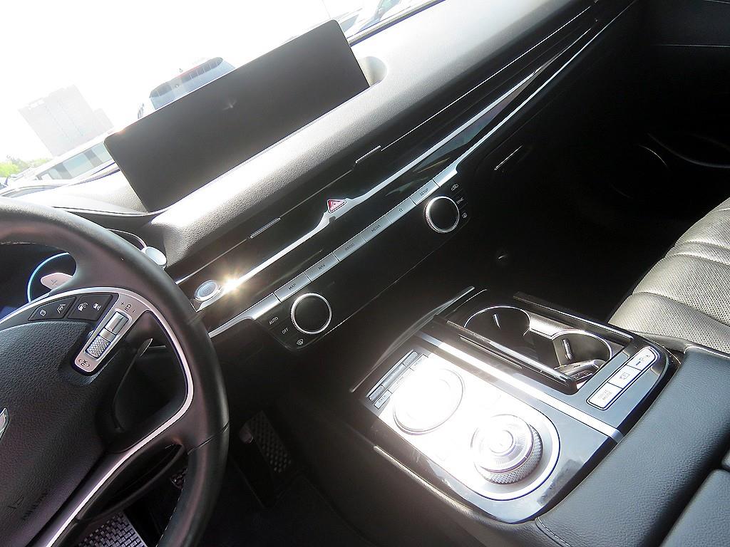 Genesis G80 - Vista 10