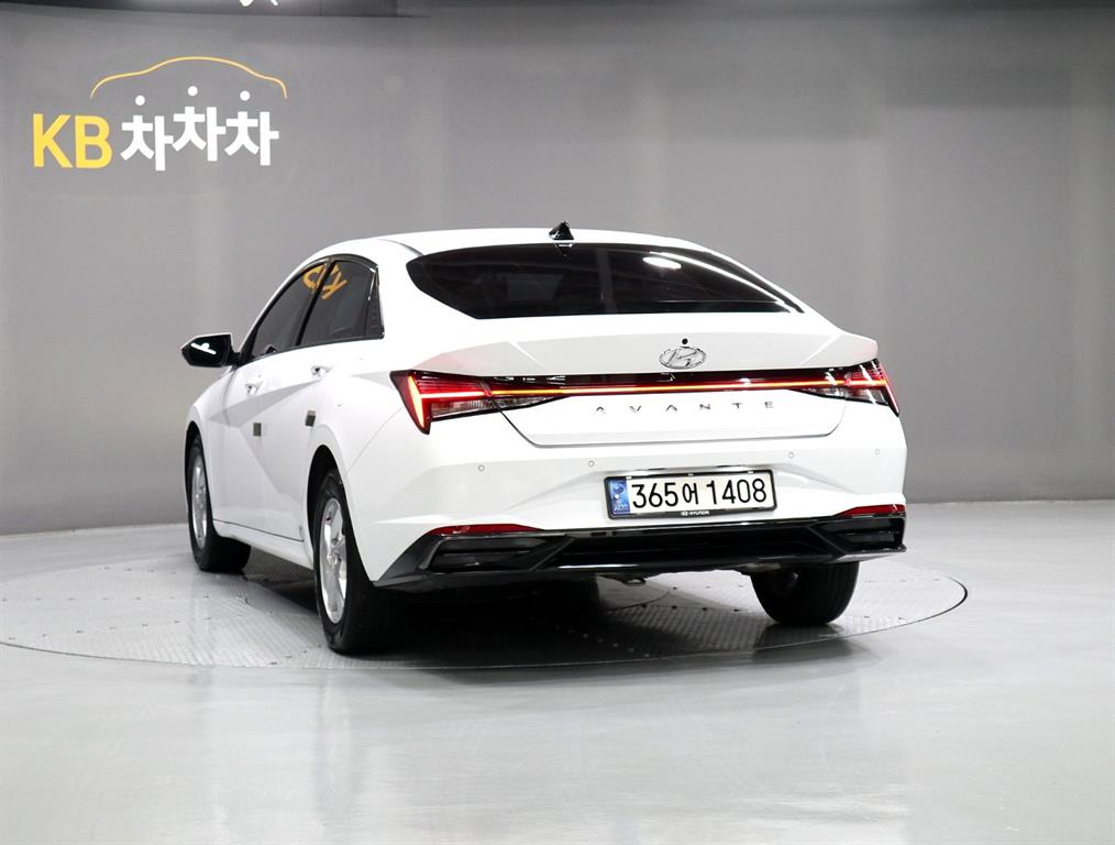 HYUNDAI Avante - Vista 4