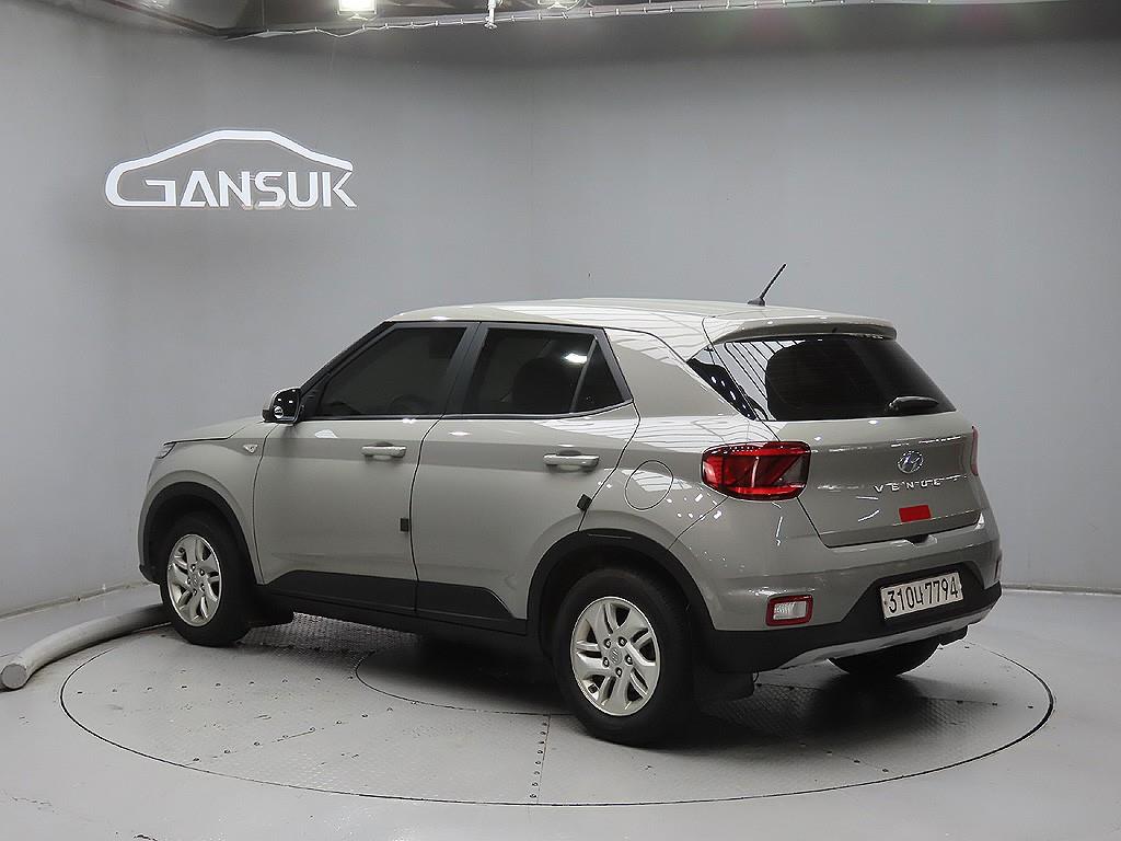 HYUNDAI Venue - Vista 5