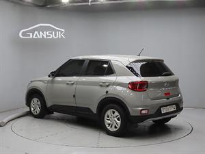 HYUNDAI Venue - Vista 6