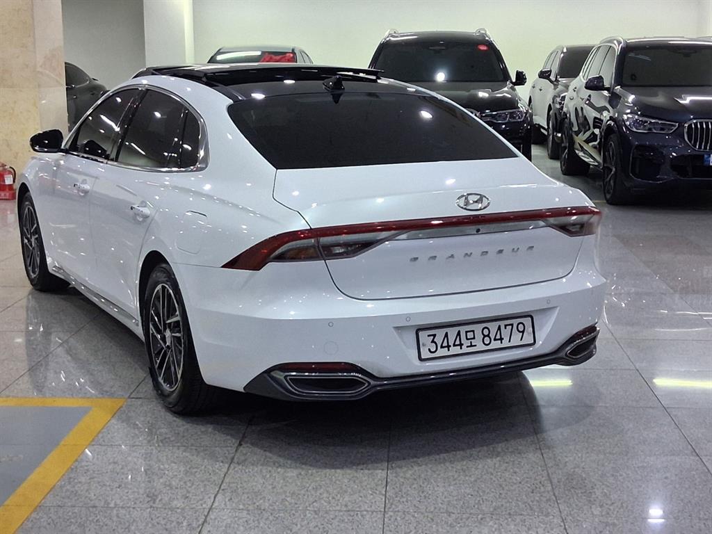 HYUNDAI Grandeur - Vista 4