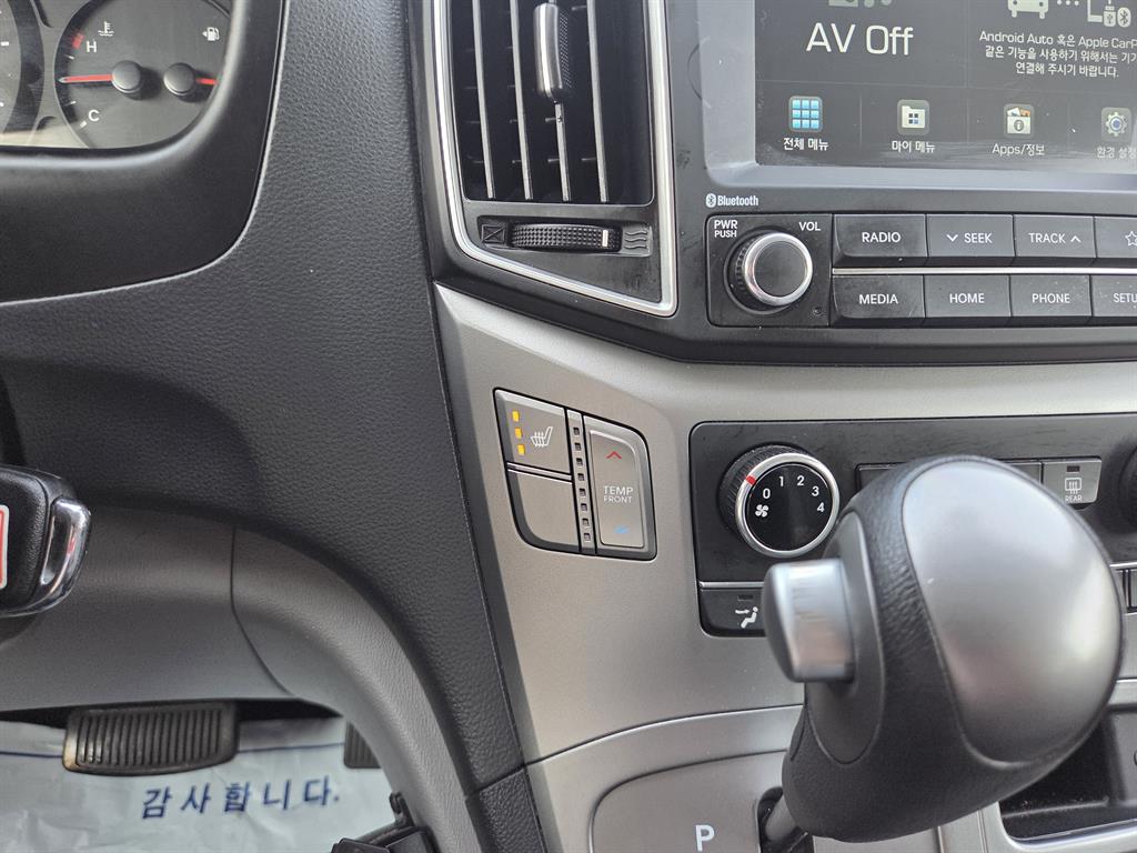 HYUNDAI Starex - Vista 10