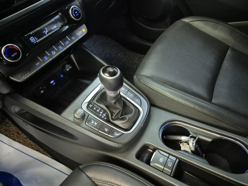 HYUNDAI Kona - Vista 8
