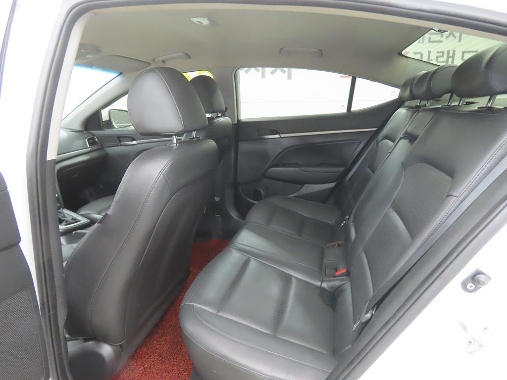 HYUNDAI Avante - Vista 6