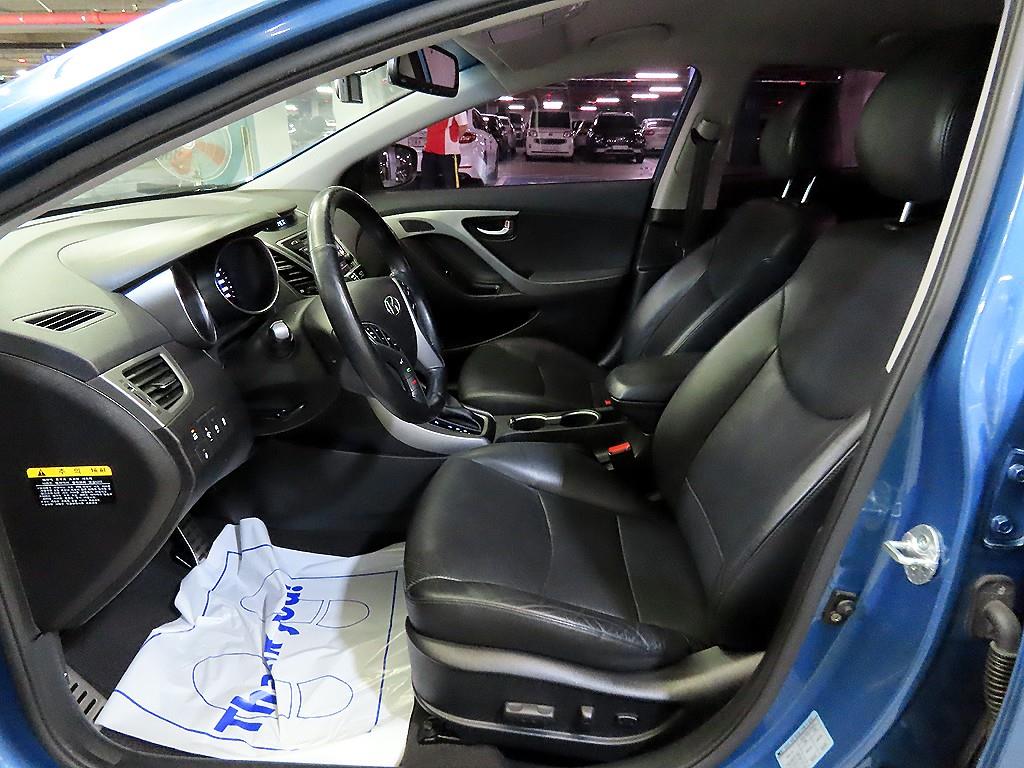 HYUNDAI Avante - Vista 6