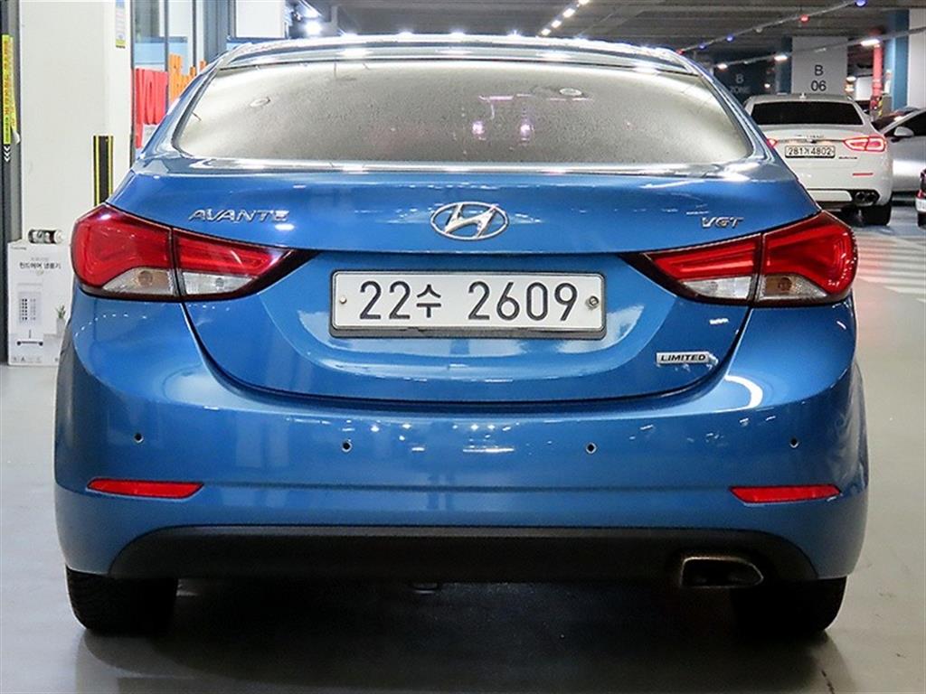 HYUNDAI Avante - Vista 5