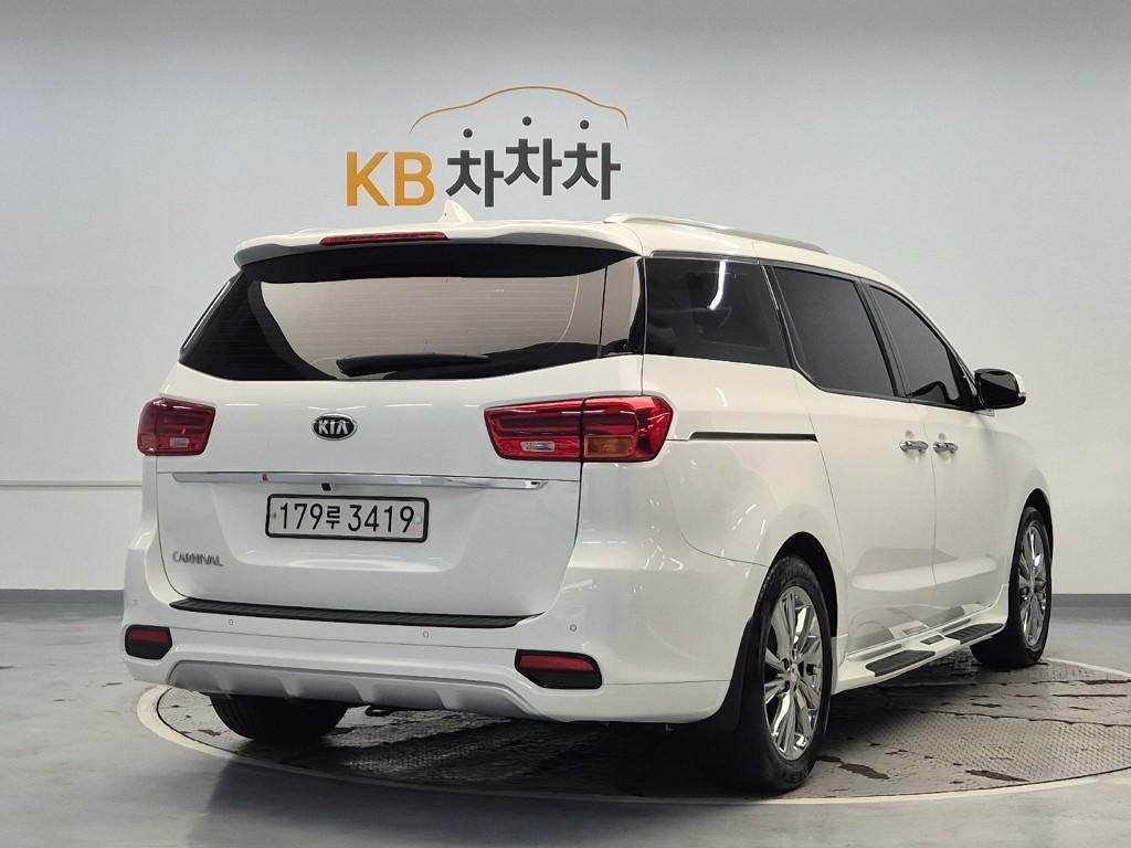 KIA Carnival - Vista 3