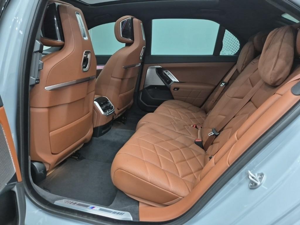 BMW 7 Series - Vista 12