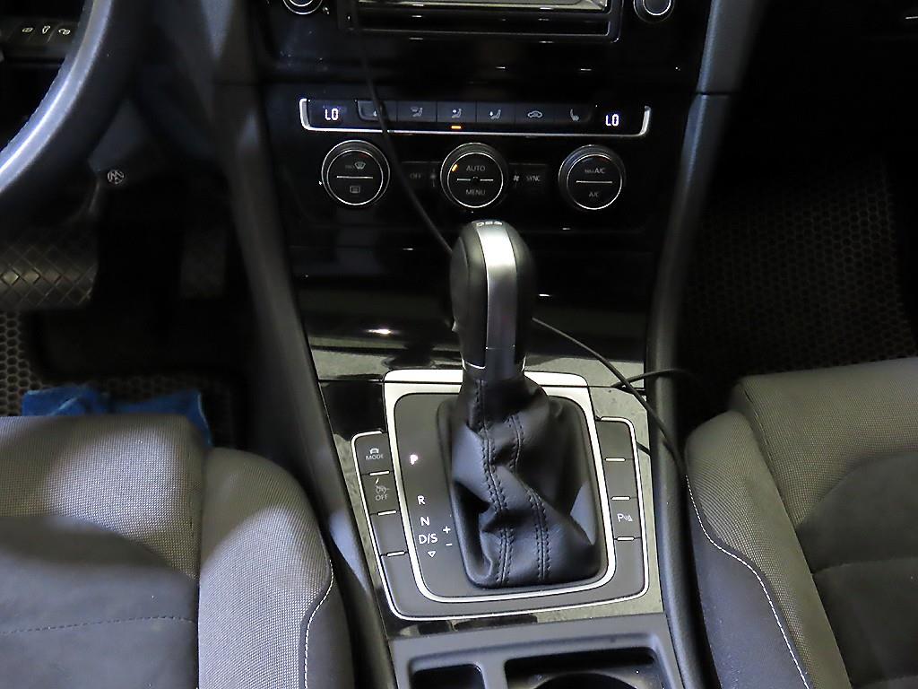 Volkswagen Golf - Vista 12